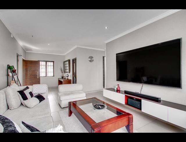 3 BEDROOM PROPERTY TO RENT IN BROADACRES